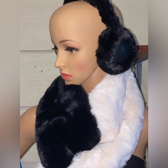 APPARIS Faux Fur Stole & Faux Fur Earmuffs Set In White/Black - Picture 9 of 12